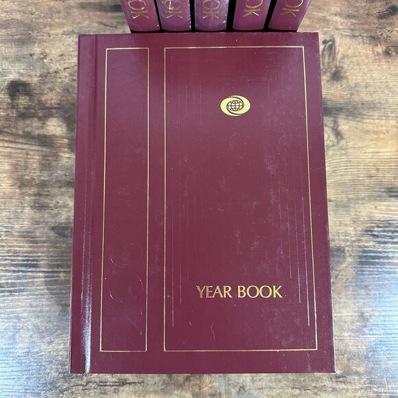 Vintage Lot of 10 Year Book 1994-2003 Events of 1993-2002 Encyclopedia Book Set - Picture 7 of 12